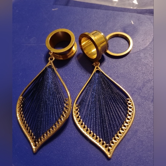 GORGEOUS GOLD BLUE THREAD SCREW BACK TUNNEL DANGLERS - Picture 3 of 5